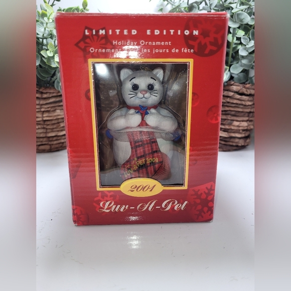 Petsmart Limited Edition 2001 Cat ornament, never removed from box. - Picture 1 of 3